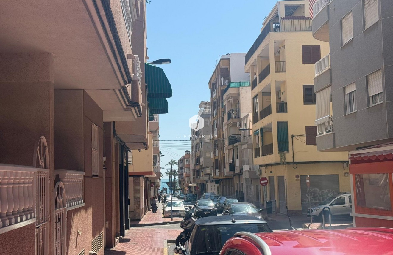 Resale - Apartment / flat -
Torrevieja - Playa del Cura