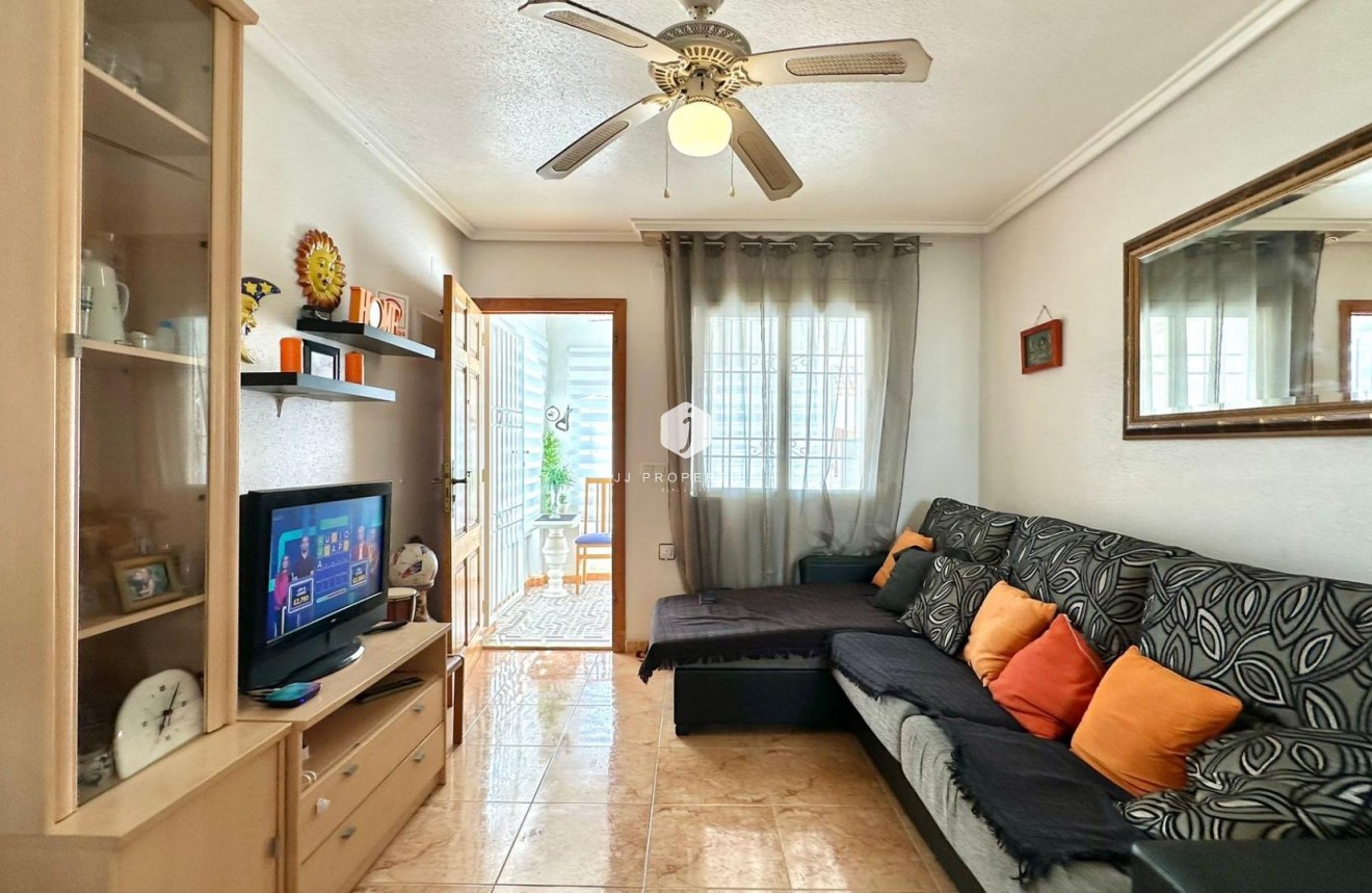 Resale - Bungalow -
Torrevieja - El Limonar