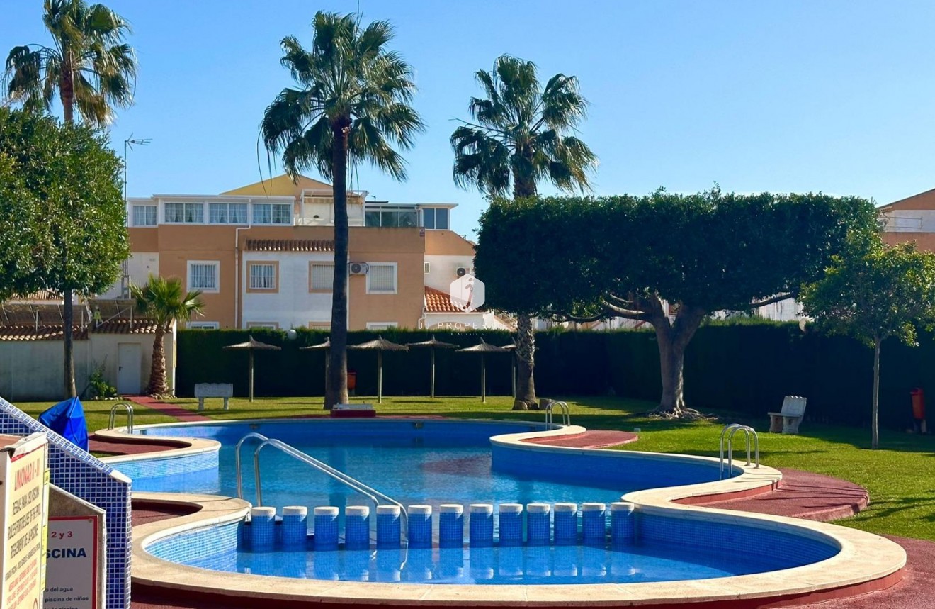 Resale - Bungalow -
Torrevieja - El Limonar