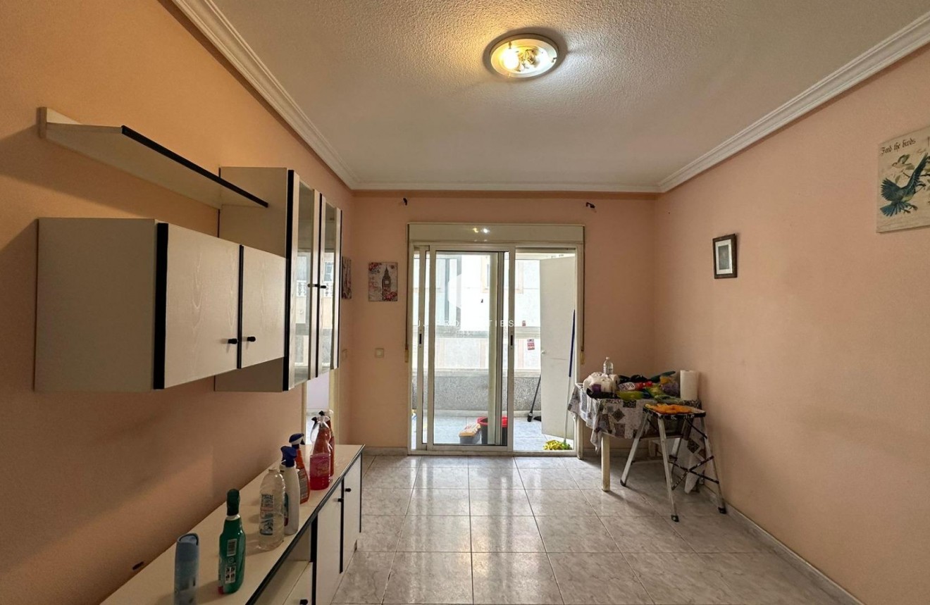 Resale - Apartment / flat -
Torrevieja - Estacion de autobuses