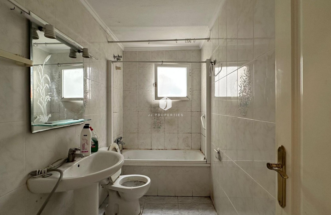 Resale - Apartment / flat -
Torrevieja - Estacion de autobuses