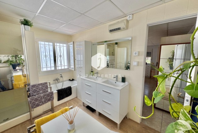 Resale - Villa -
Dolores - Comunidad Valenciana