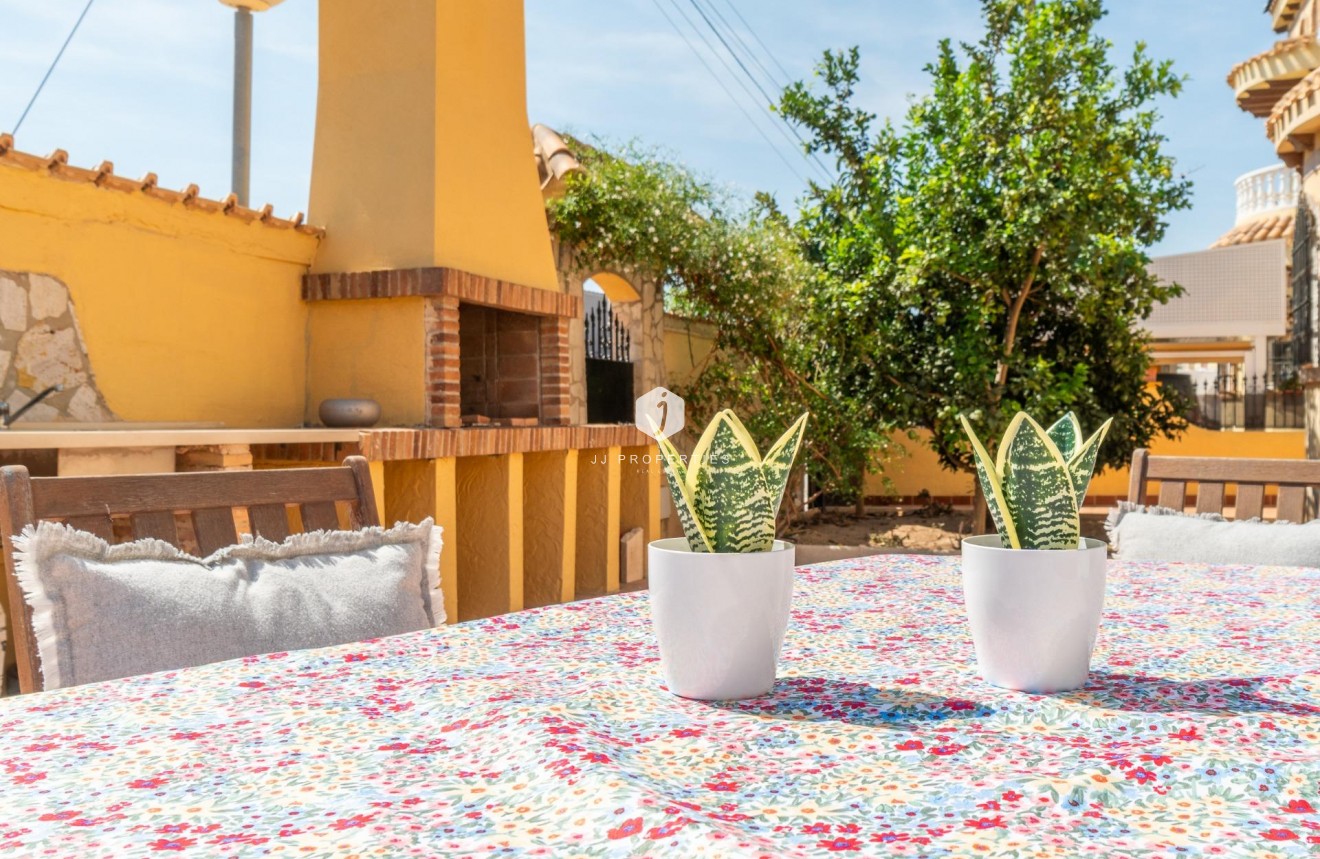 Resale - Chalet -
Orihuela Costa - Los Almendros-la Florida