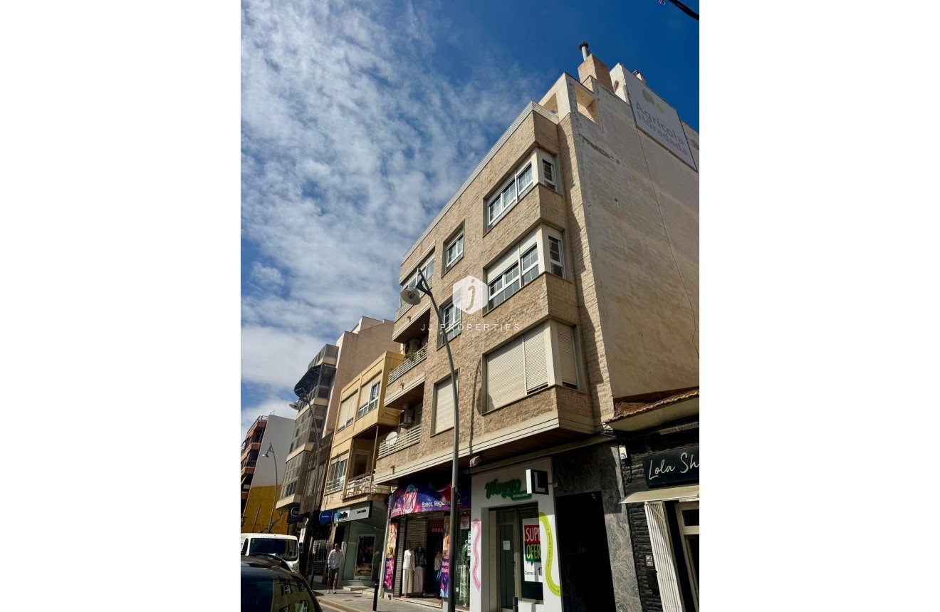 Resale - Apartment / flat -
Torrevieja - Centro