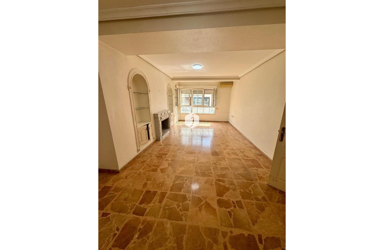 Resale - Apartment / flat -
Torrevieja - Centro