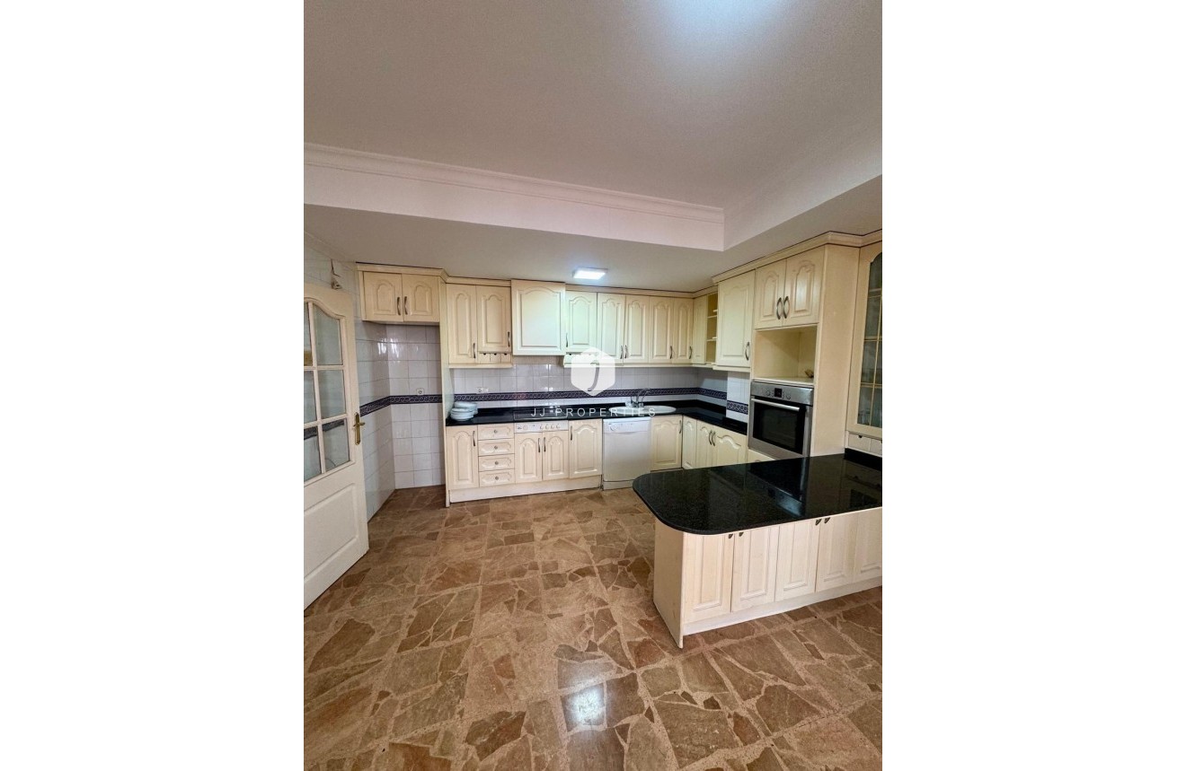 Resale - Apartment / flat -
Torrevieja - Centro