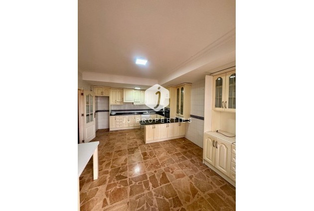 Resale - Apartment / flat -
Torrevieja - Centro