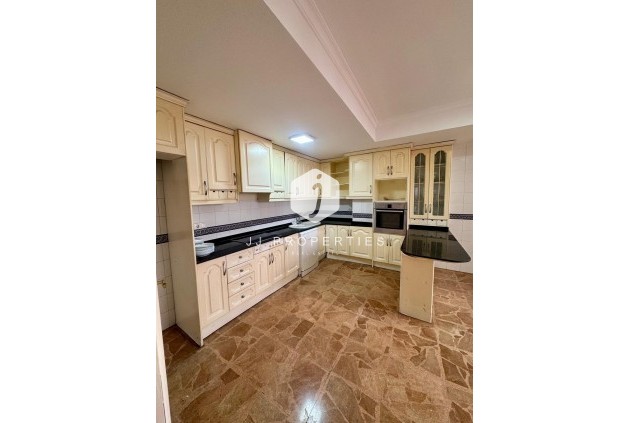 Resale - Apartment / flat -
Torrevieja - Centro