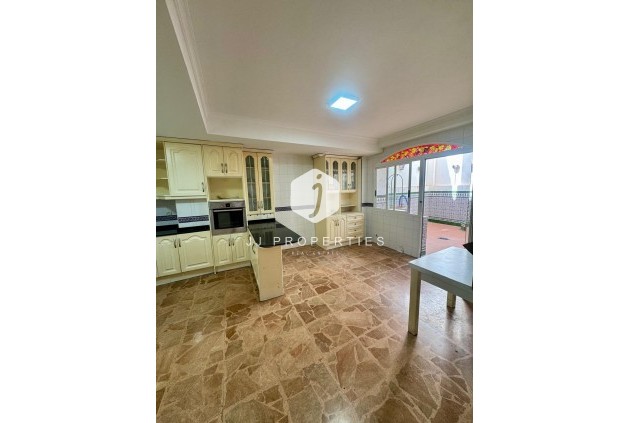 Resale - Apartment / flat -
Torrevieja - Centro