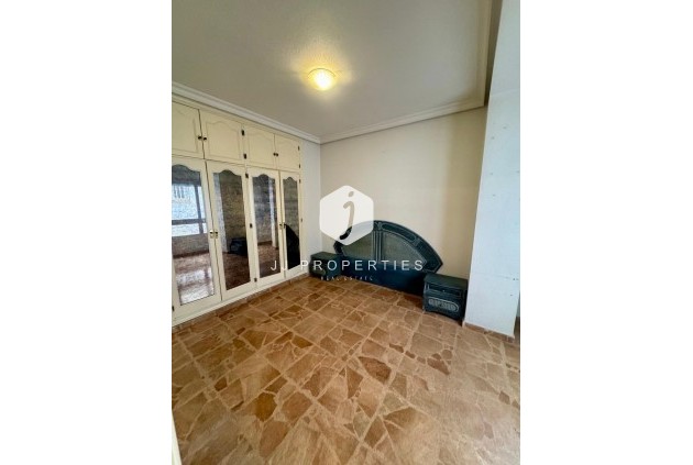 Resale - Apartment / flat -
Torrevieja - Centro