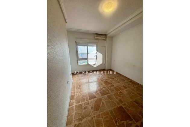 Resale - Apartment / flat -
Torrevieja - Centro