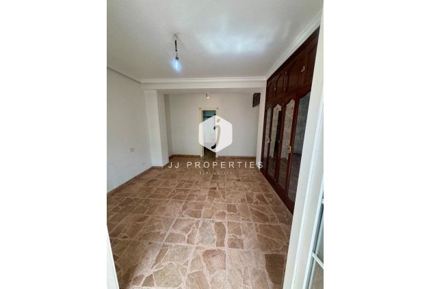 Resale - Apartment / flat -
Torrevieja - Centro