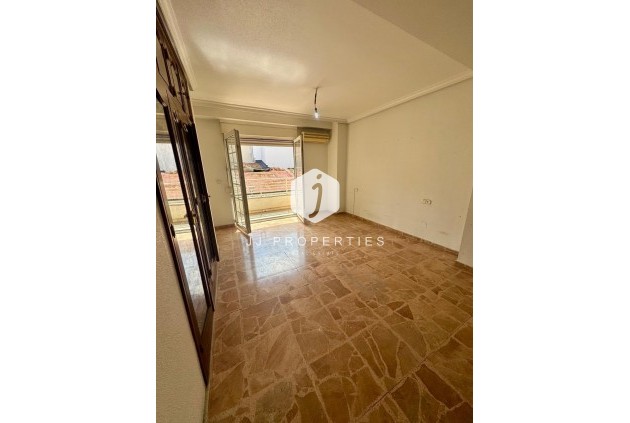Resale - Apartment / flat -
Torrevieja - Centro