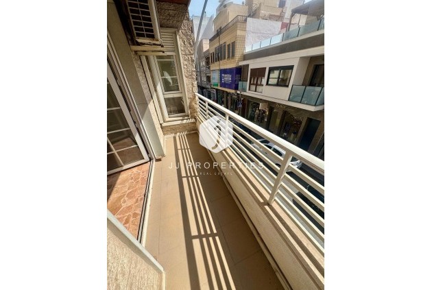 Resale - Apartment / flat -
Torrevieja - Centro