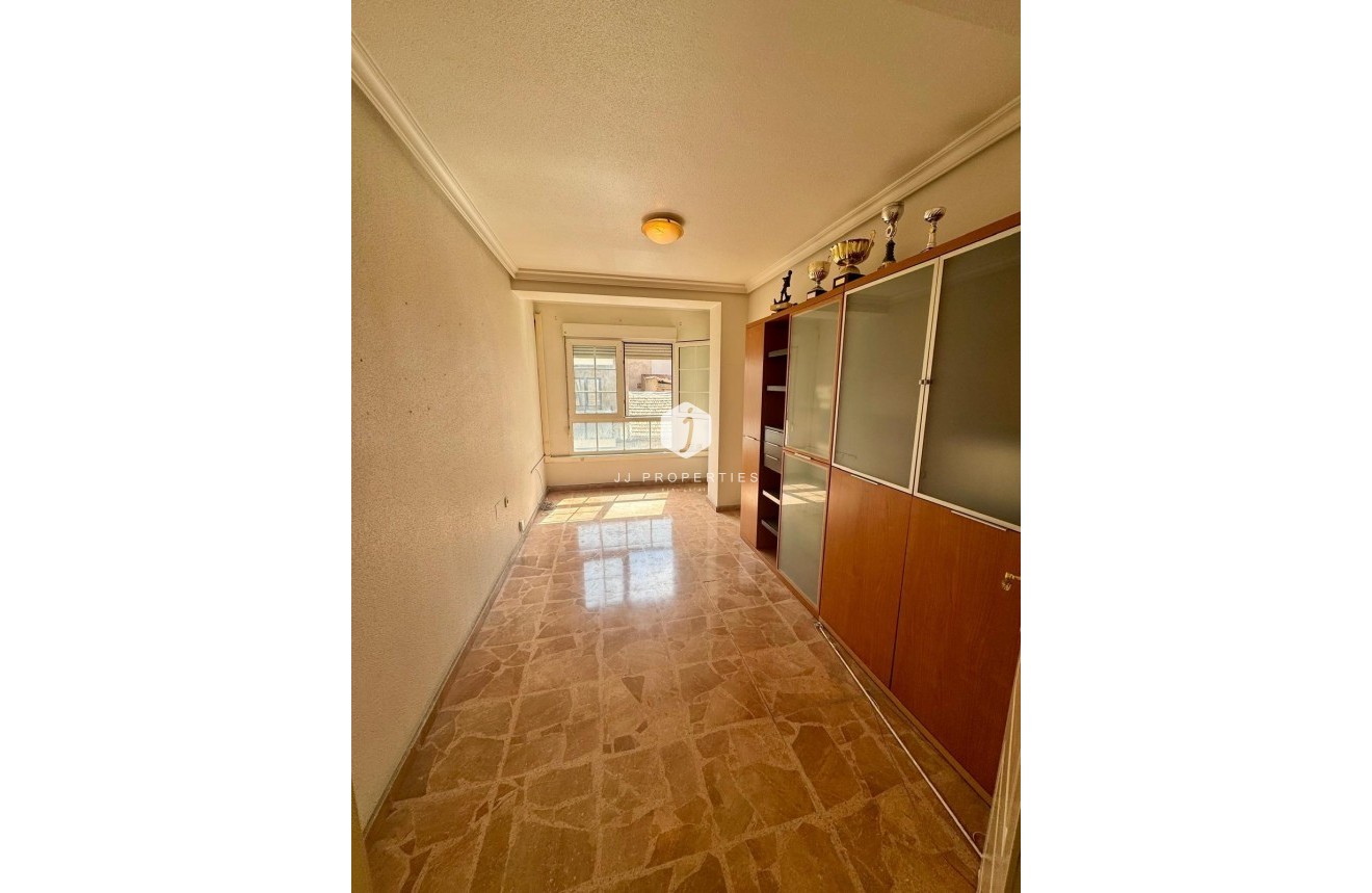 Resale - Apartment / flat -
Torrevieja - Centro