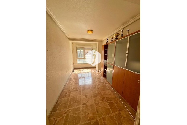 Resale - Apartment / flat -
Torrevieja - Centro