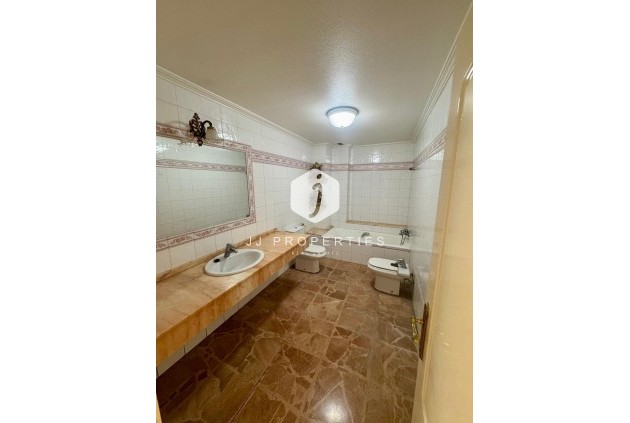 Resale - Apartment / flat -
Torrevieja - Centro