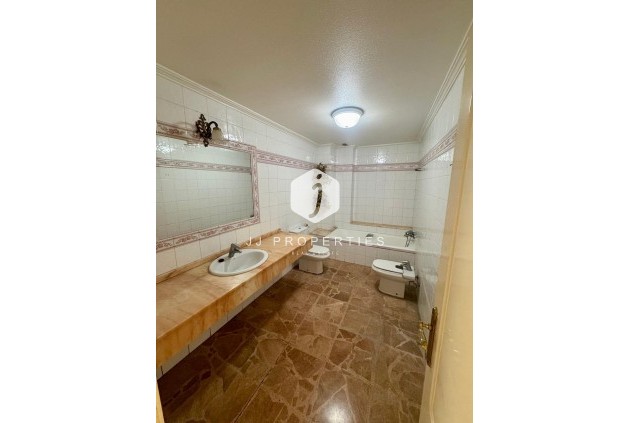 Resale - Apartment / flat -
Torrevieja - Centro