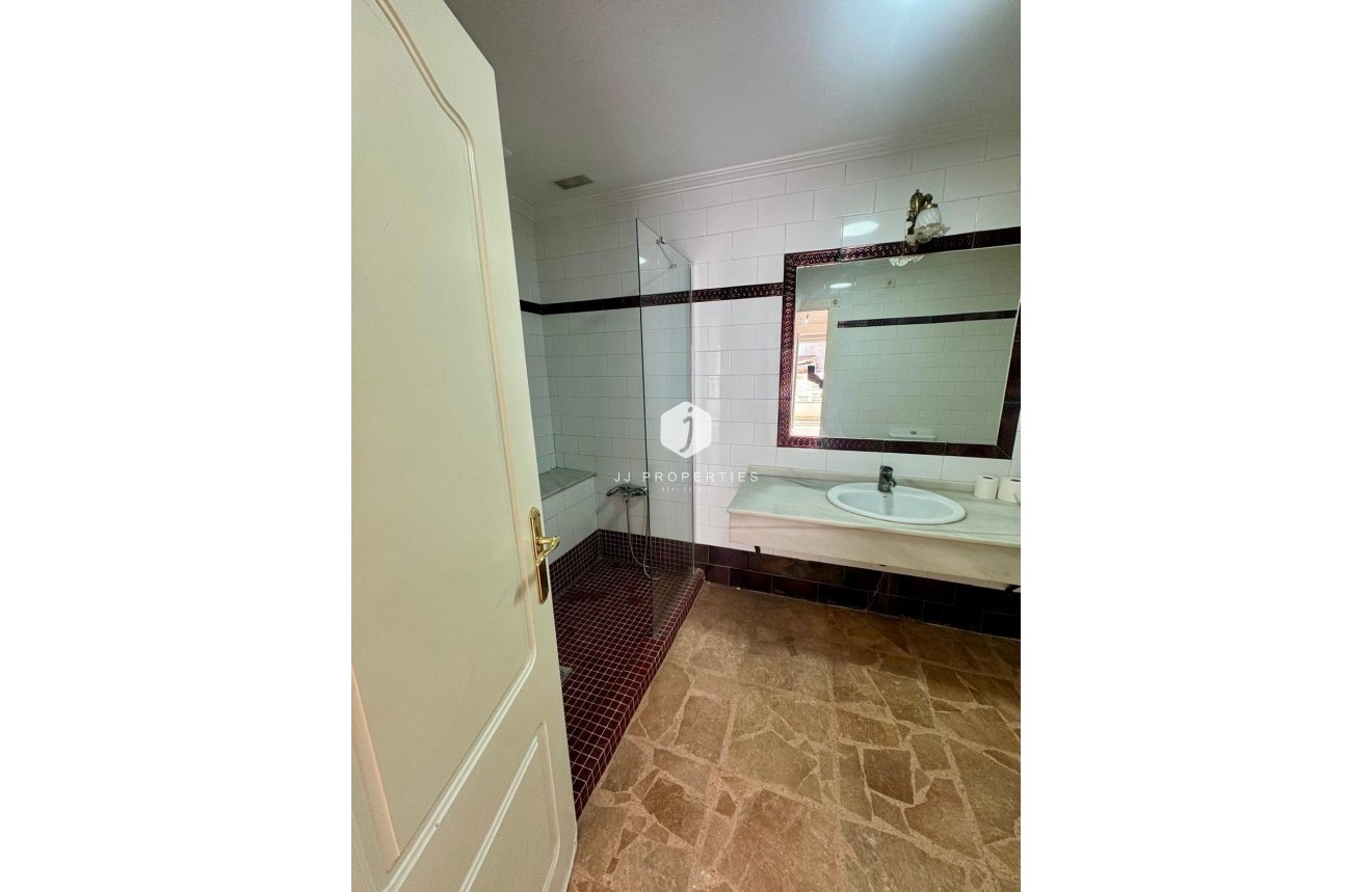 Resale - Apartment / flat -
Torrevieja - Centro