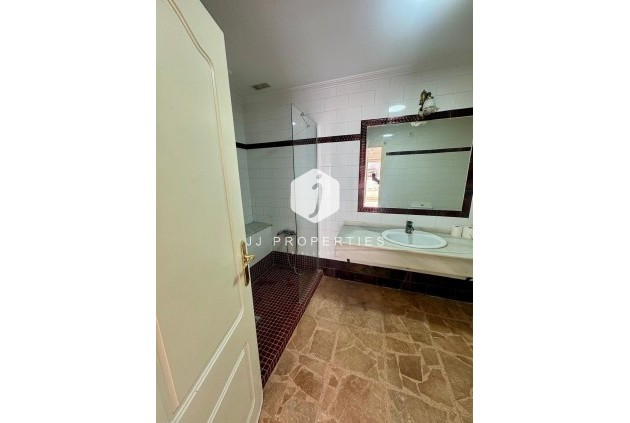 Resale - Apartment / flat -
Torrevieja - Centro