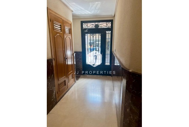 Resale - Apartment / flat -
Torrevieja - Centro