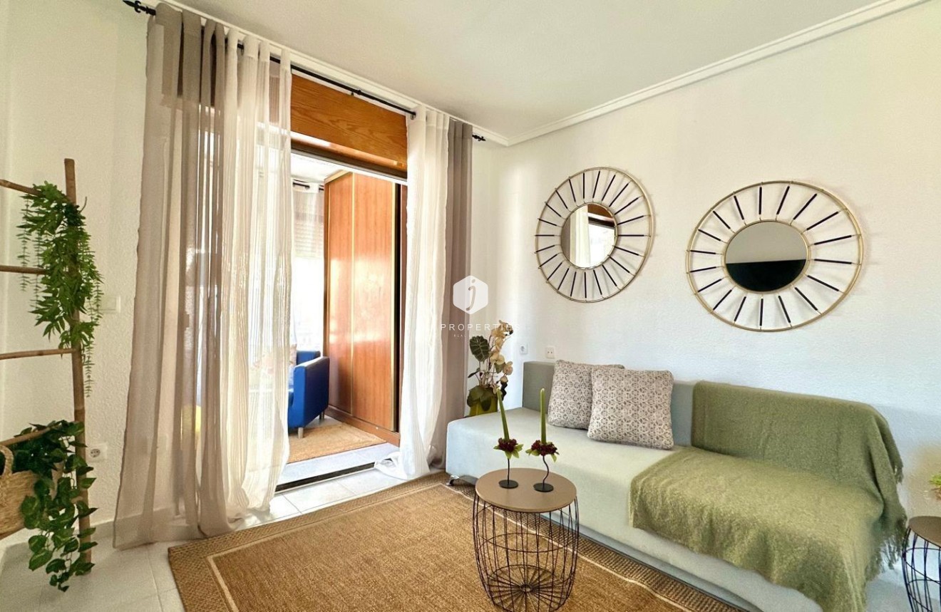 Resale - Apartment / flat -
Torrevieja - La Siesta - El Salado - Torreta