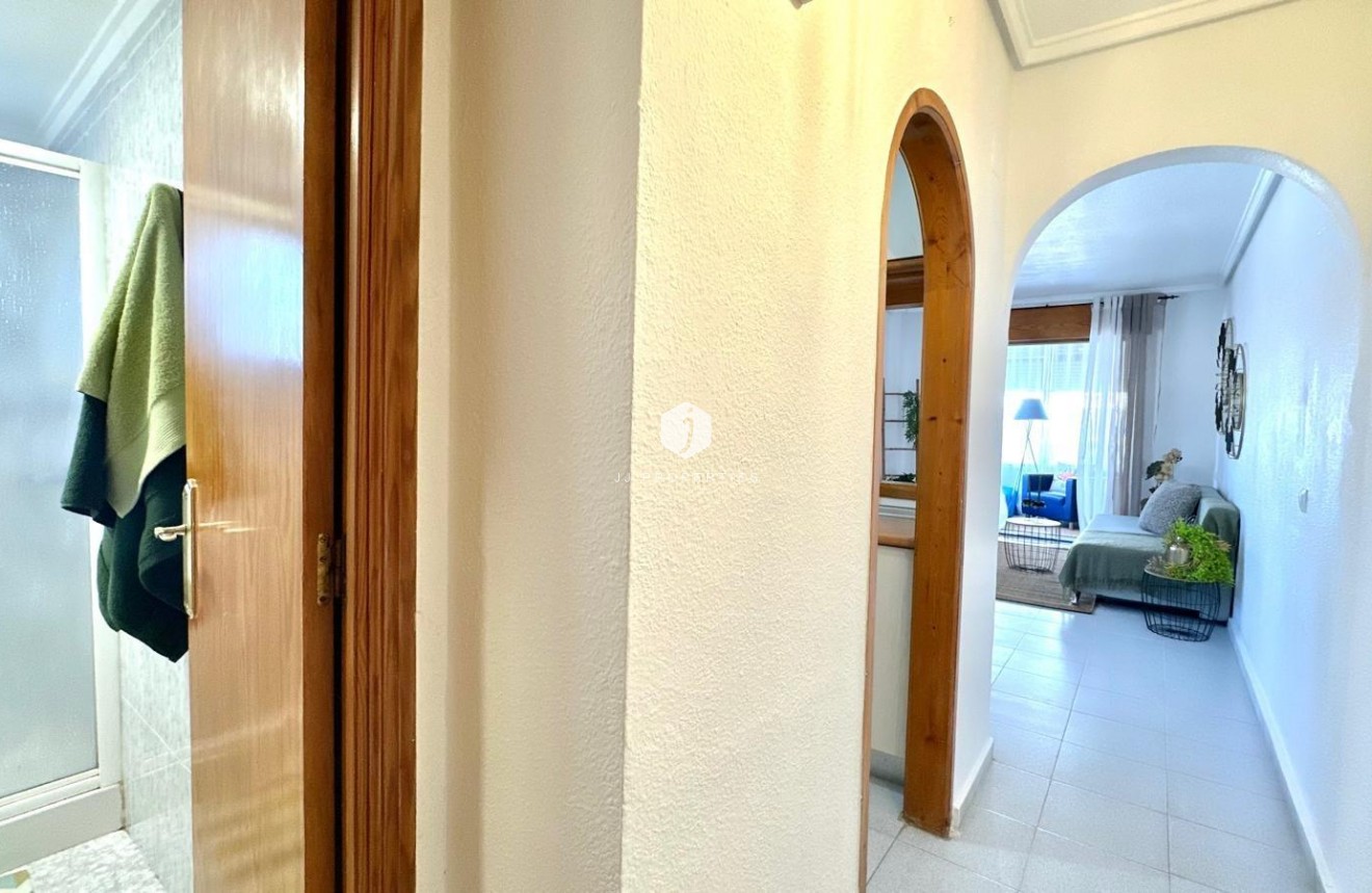 Resale - Apartment / flat -
Torrevieja - La Siesta - El Salado - Torreta