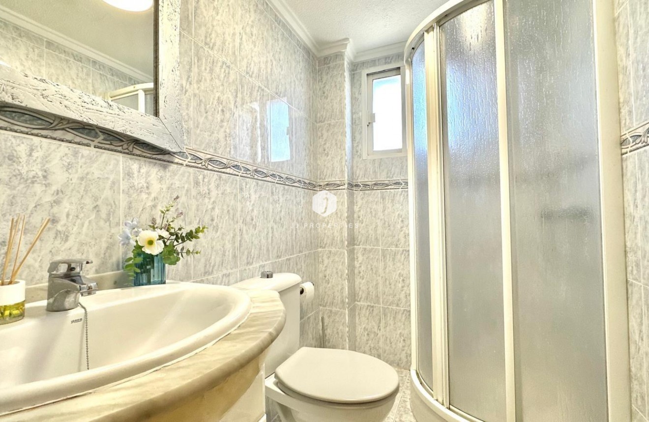 Resale - Apartment / flat -
Torrevieja - La Siesta - El Salado - Torreta