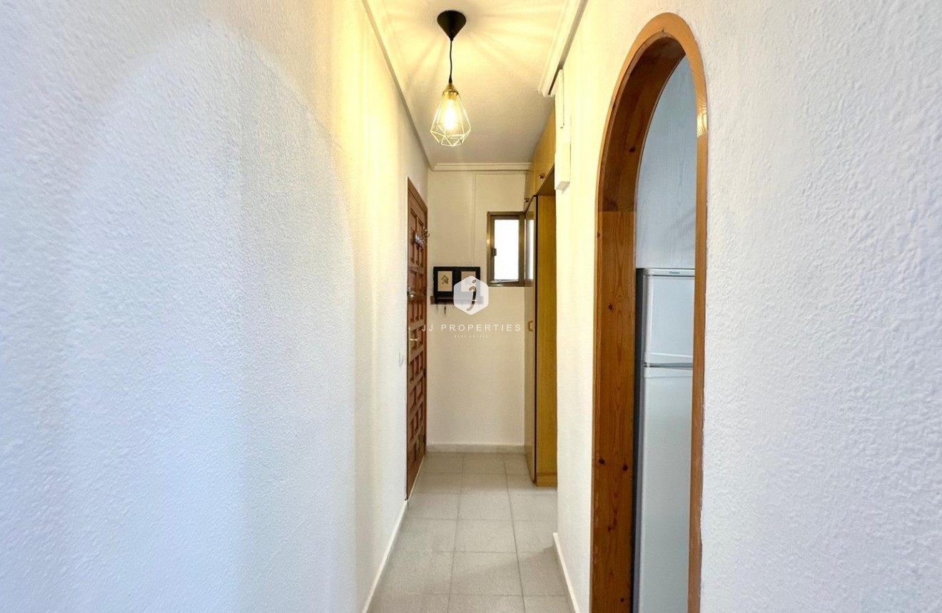 Resale - Apartment / flat -
Torrevieja - La Siesta - El Salado - Torreta