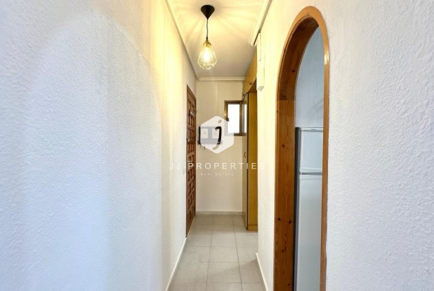 Resale - Apartment / flat -
Torrevieja - La Siesta - El Salado - Torreta