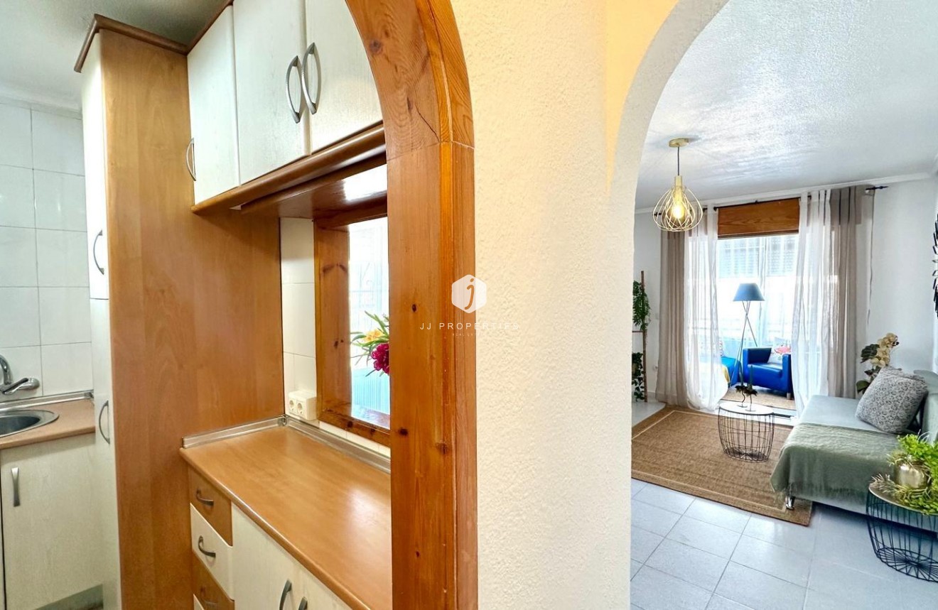 Resale - Apartment / flat -
Torrevieja - La Siesta - El Salado - Torreta