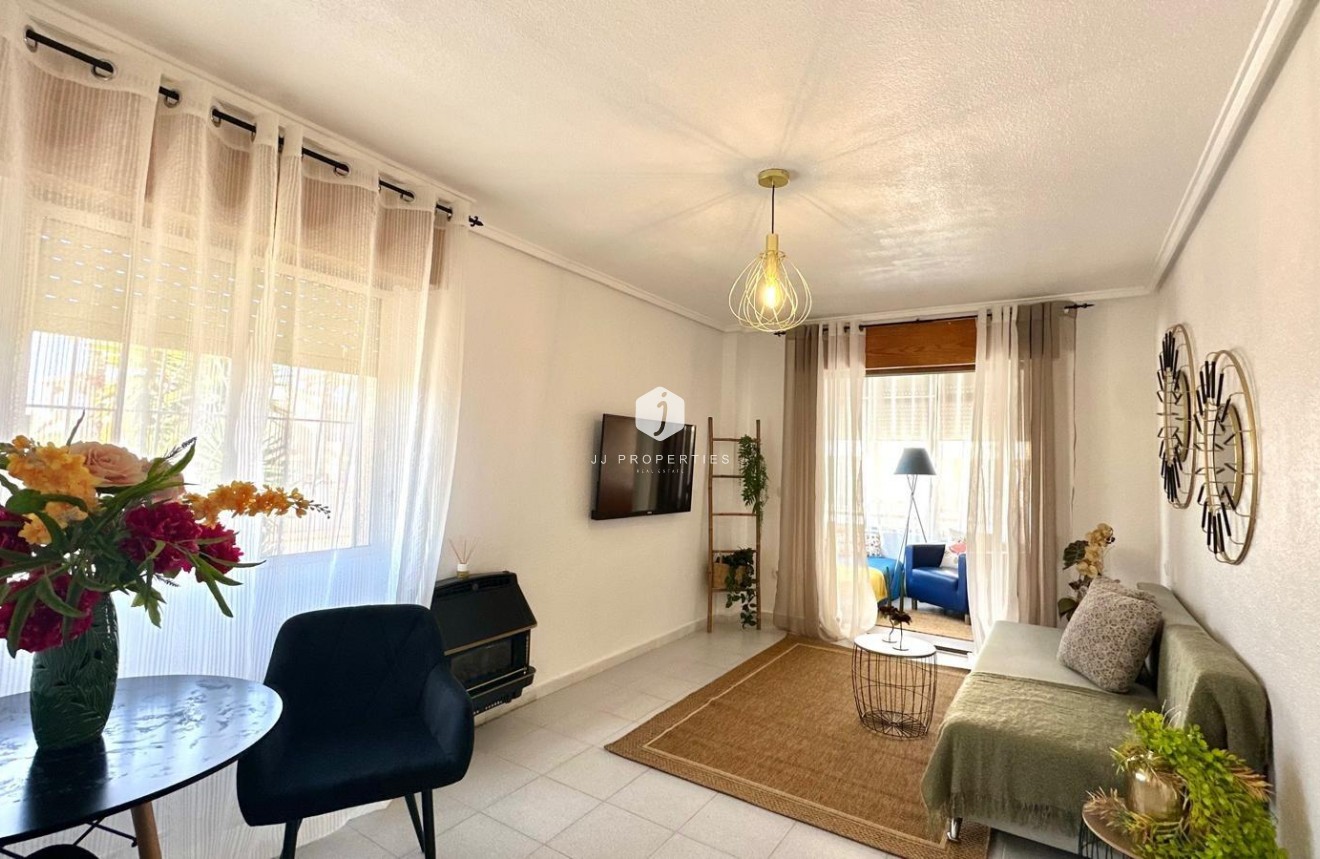 Resale - Apartment / flat -
Torrevieja - La Siesta - El Salado - Torreta