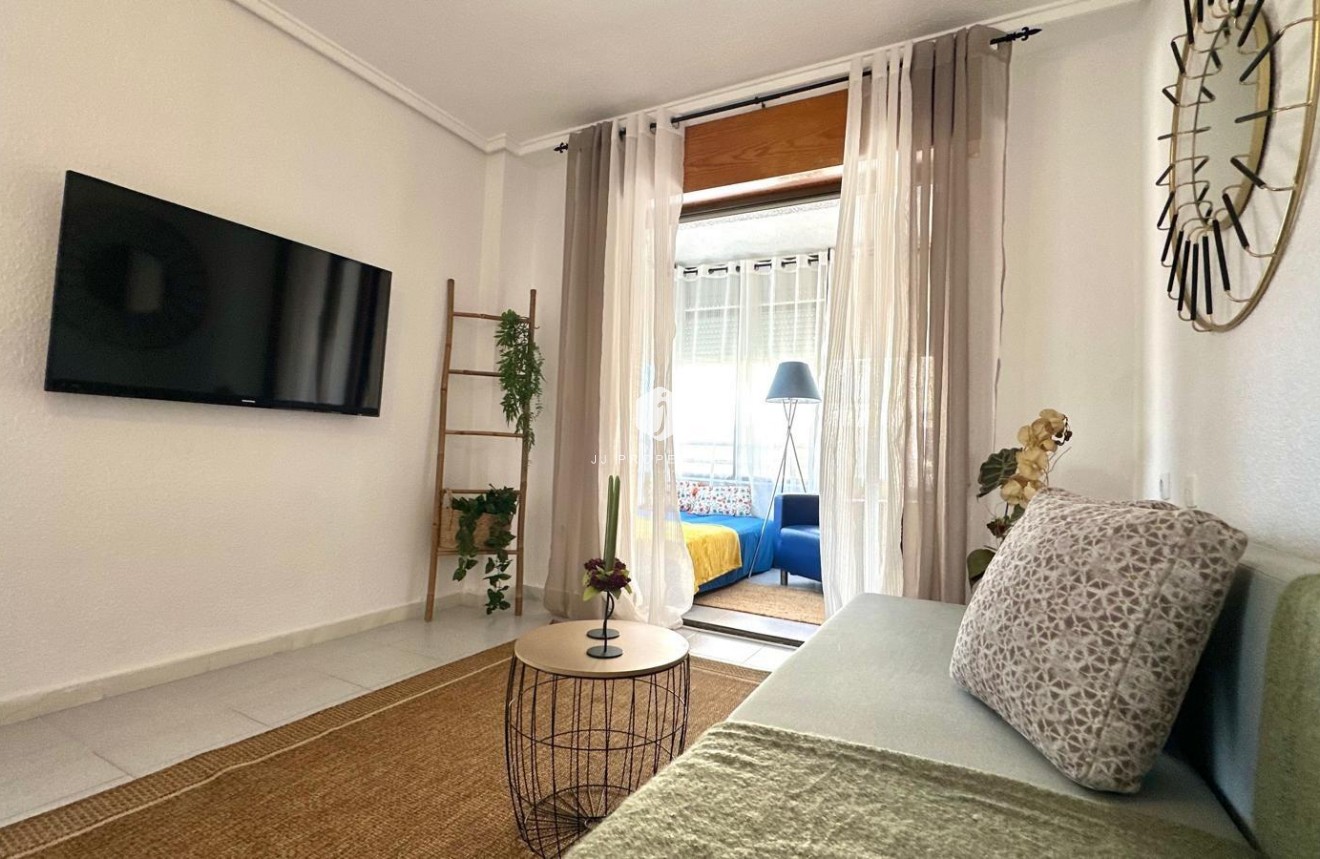 Resale - Apartment / flat -
Torrevieja - La Siesta - El Salado - Torreta