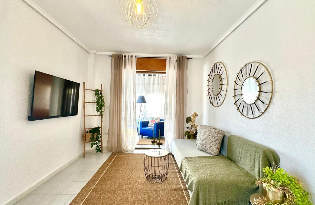 Resale - Apartment / flat -
Torrevieja - La Siesta - El Salado - Torreta