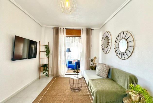 Resale - Apartment / flat -
Torrevieja - La Siesta - El Salado - Torreta