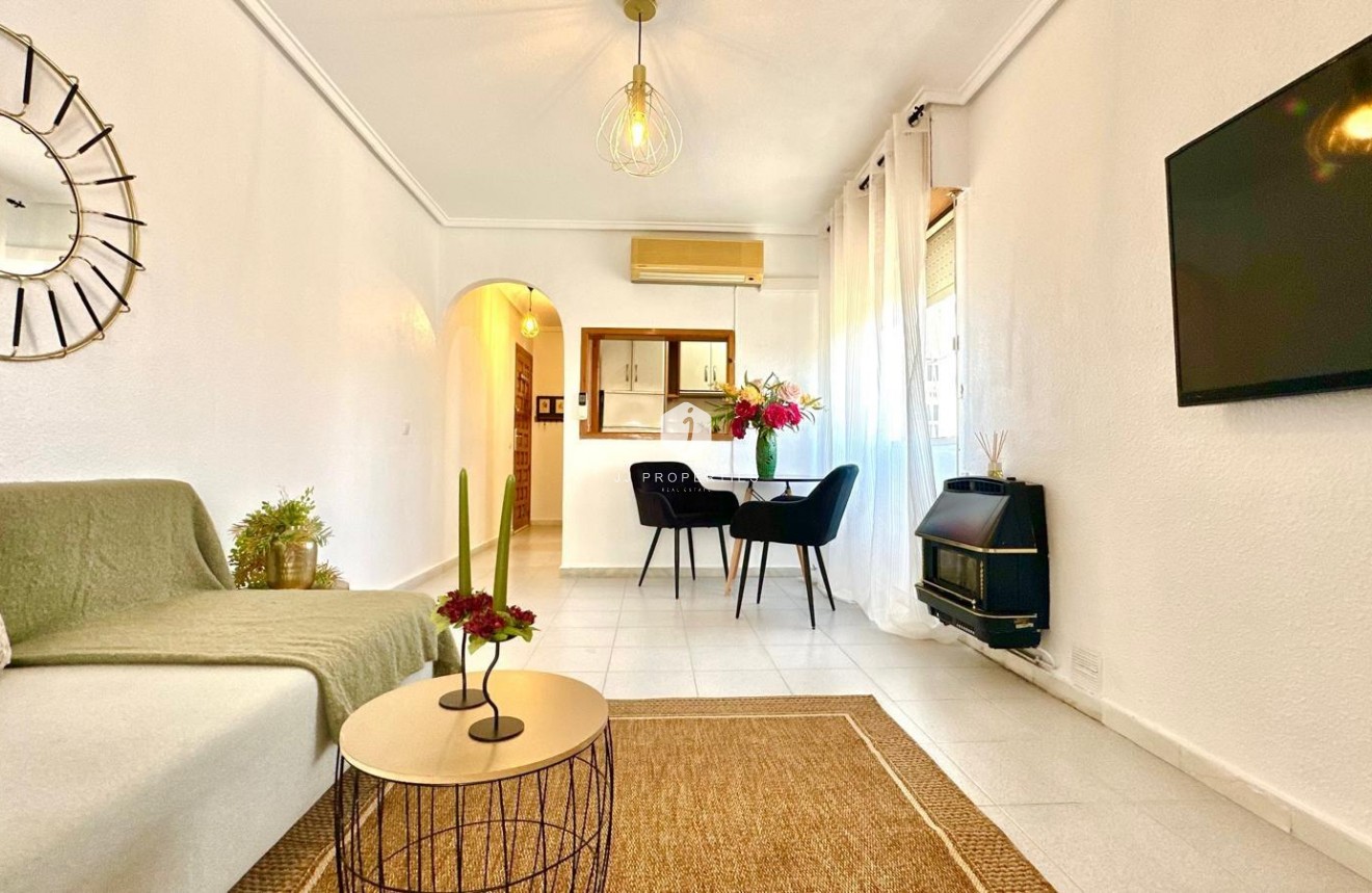 Resale - Apartment / flat -
Torrevieja - La Siesta - El Salado - Torreta