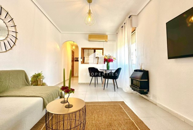 Resale - Apartment / flat -
Torrevieja - La Siesta - El Salado - Torreta