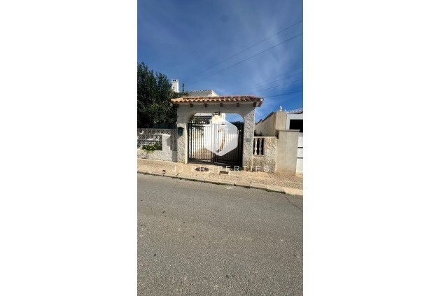 Resale - Chalet -
Orihuela Costa - Costa Blanca