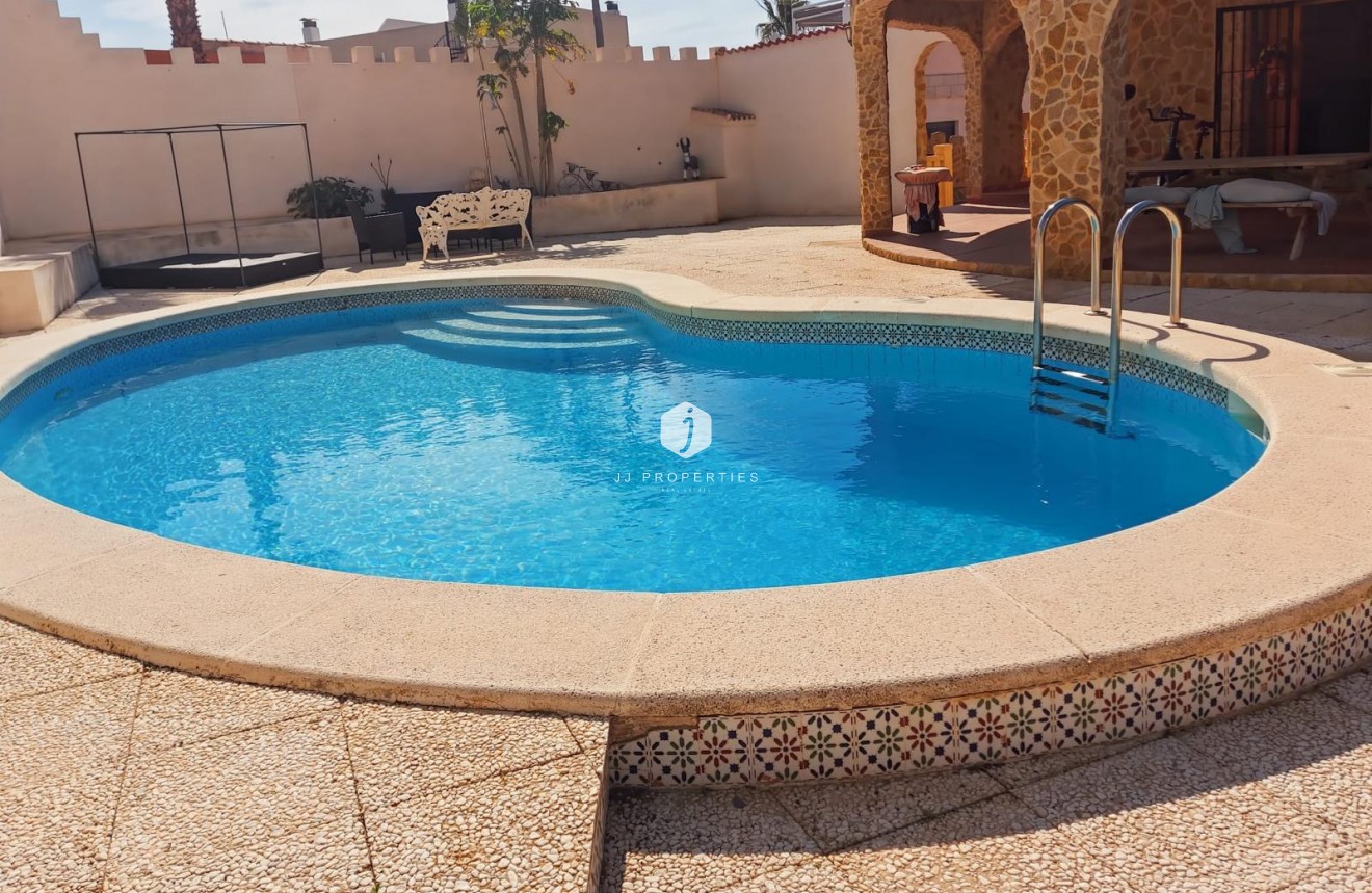 Resale - Villa -
Torrevieja - Costa Blanca