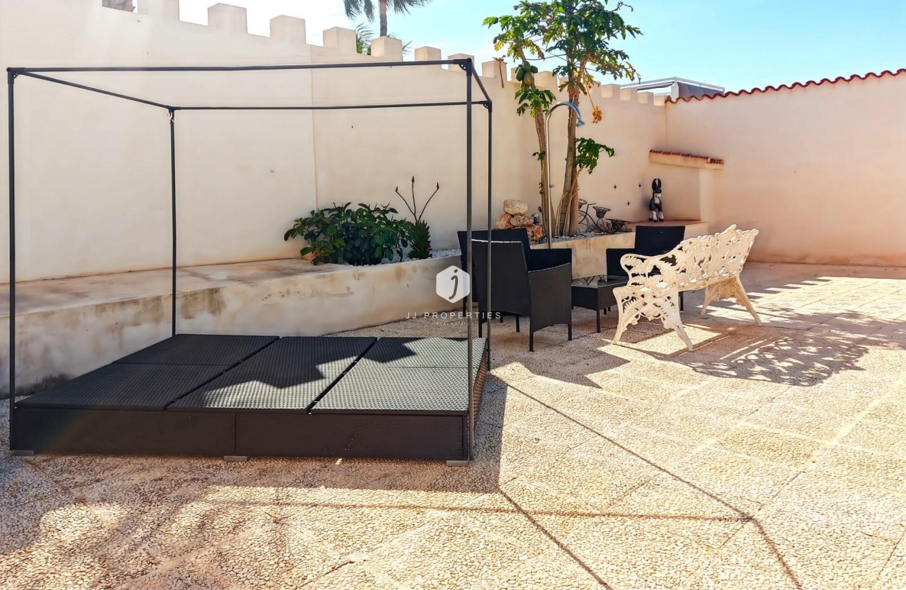 Resale - Villa -
Torrevieja - Costa Blanca