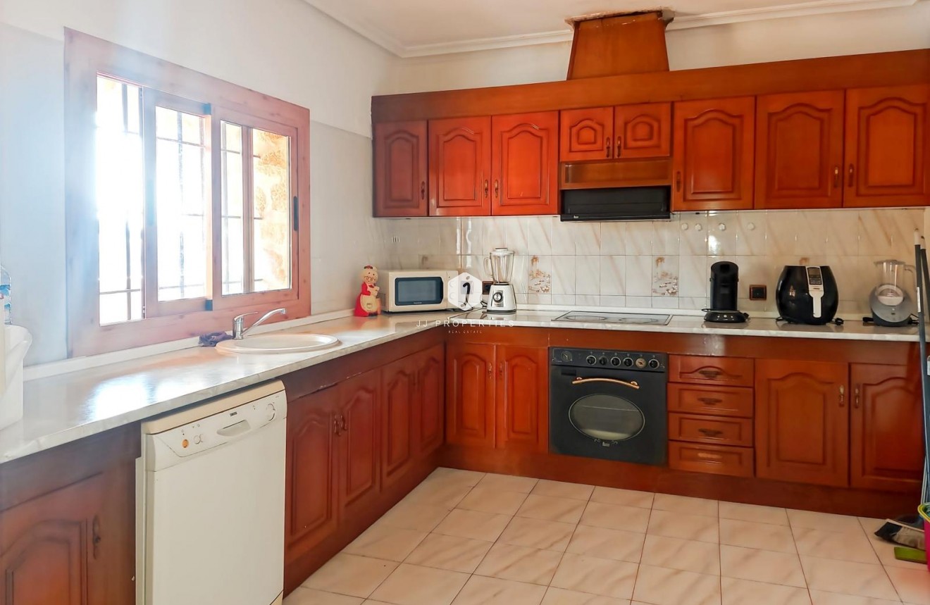 Resale - Villa -
Torrevieja - Costa Blanca