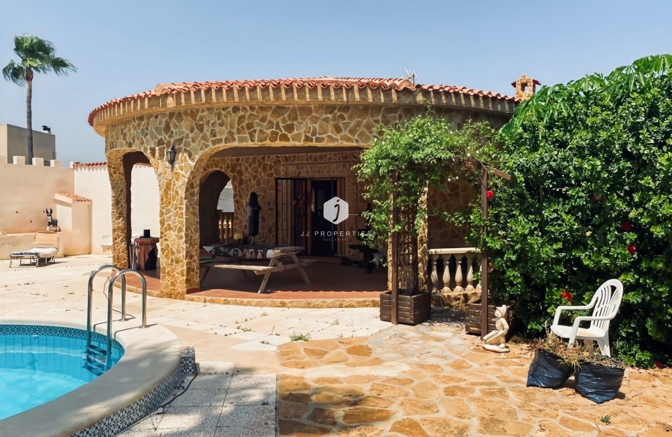 Resale - Villa -
Torrevieja - Costa Blanca