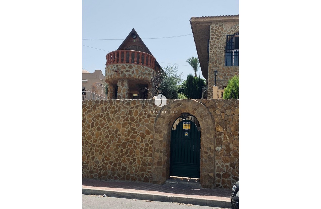 Resale - Villa -
Torrevieja - Costa Blanca