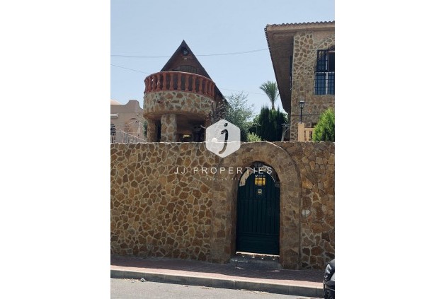 Resale - Villa -
Torrevieja - Costa Blanca