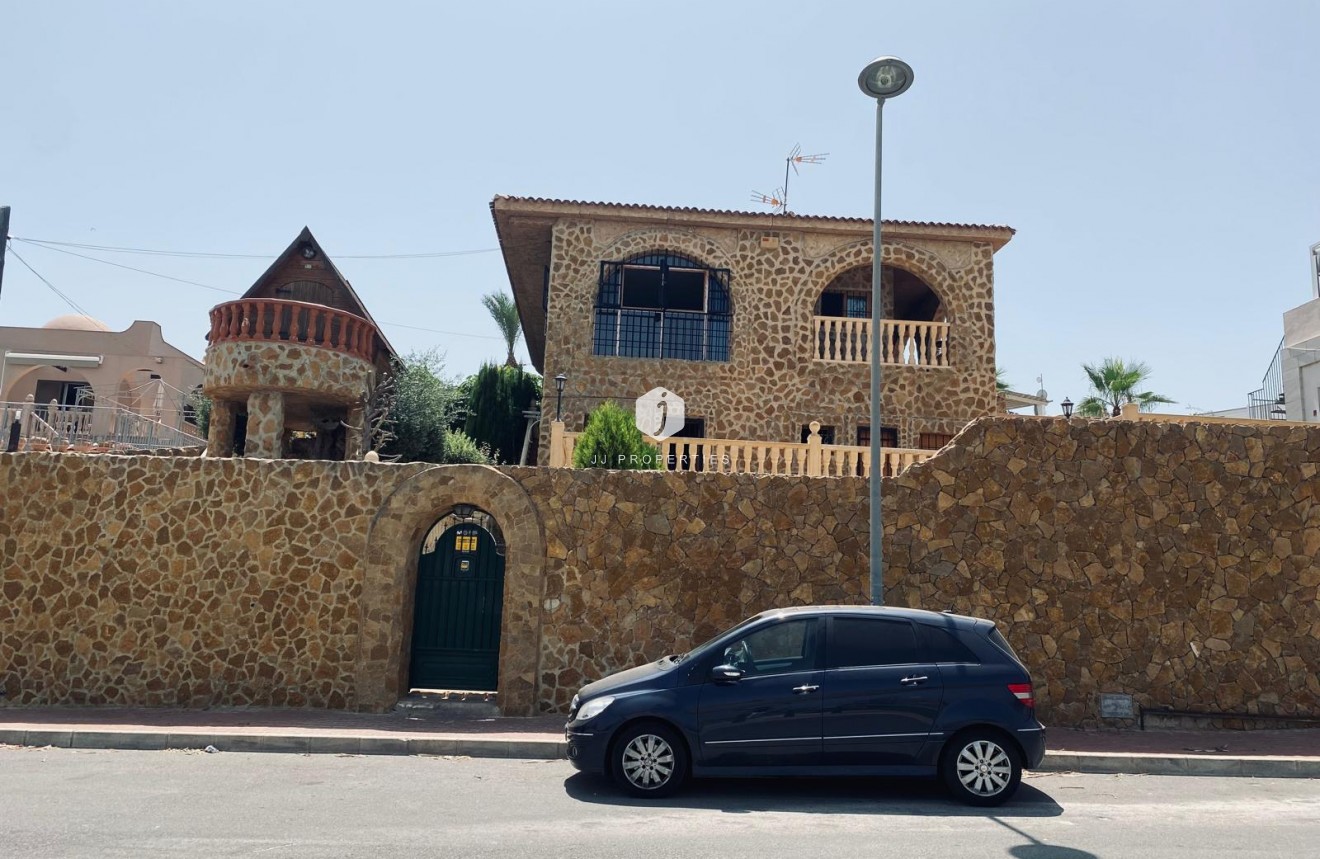 Resale - Villa -
Torrevieja - Costa Blanca