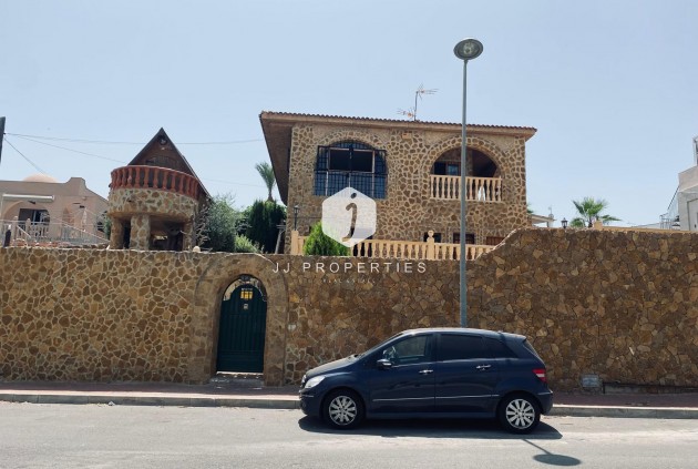 Resale - Villa -
Torrevieja - Costa Blanca