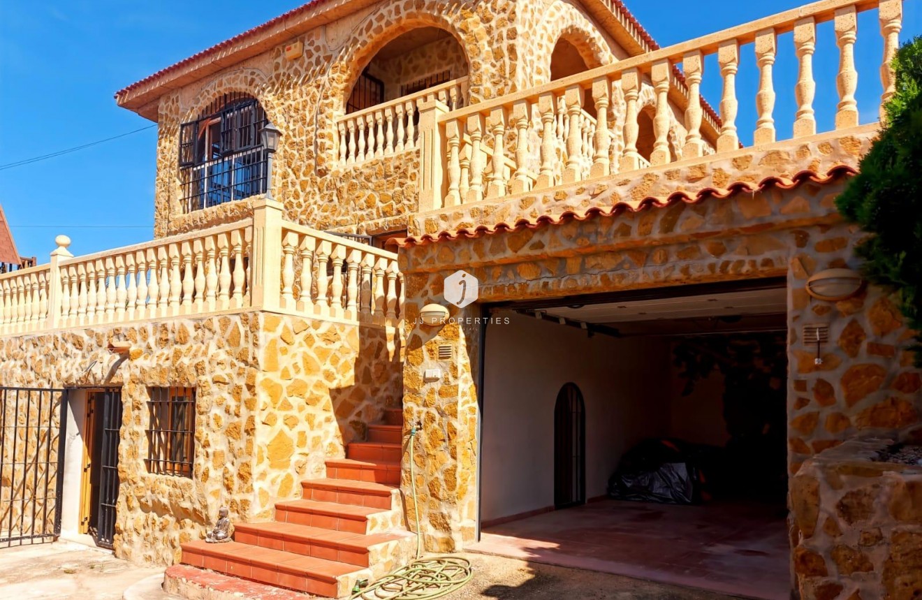 Resale - Villa -
Torrevieja - Costa Blanca