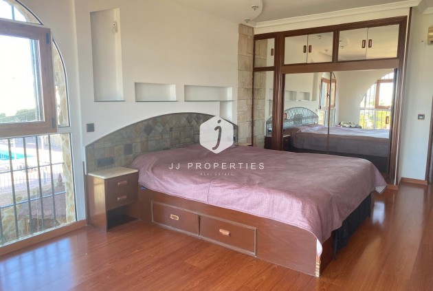 Resale - Villa -
Torrevieja - Costa Blanca