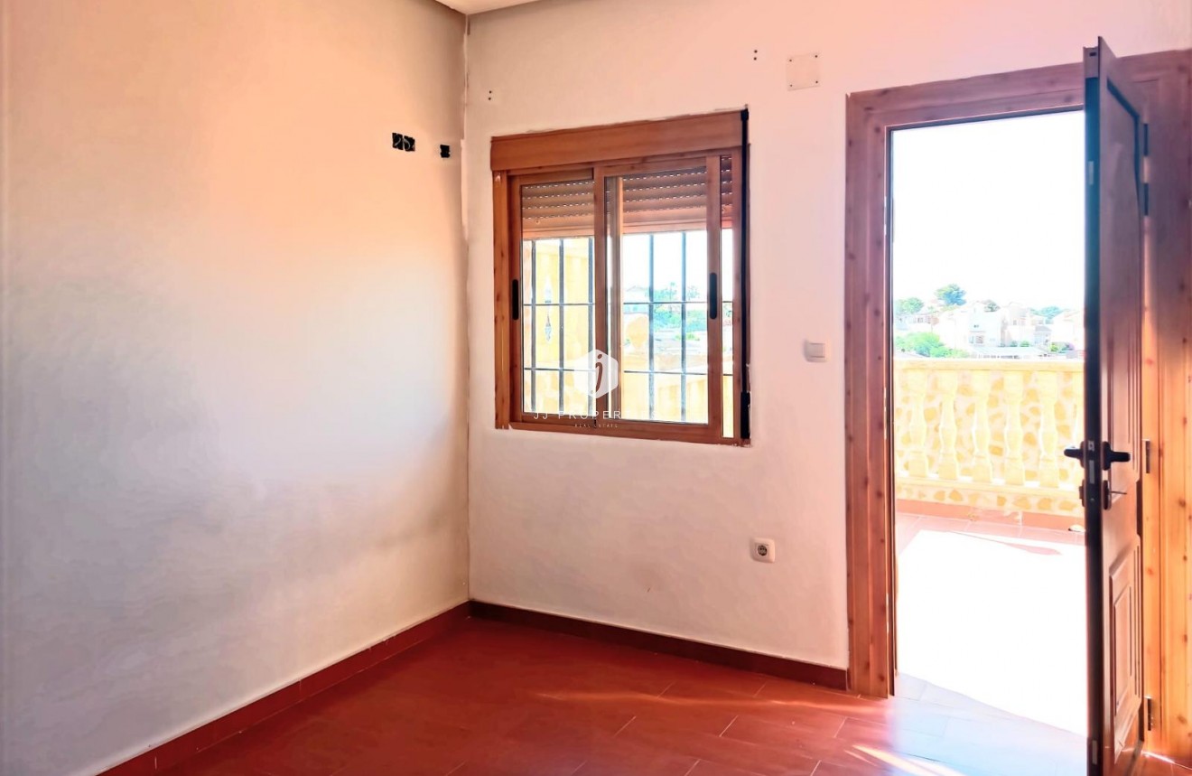 Resale - Villa -
Torrevieja - Costa Blanca