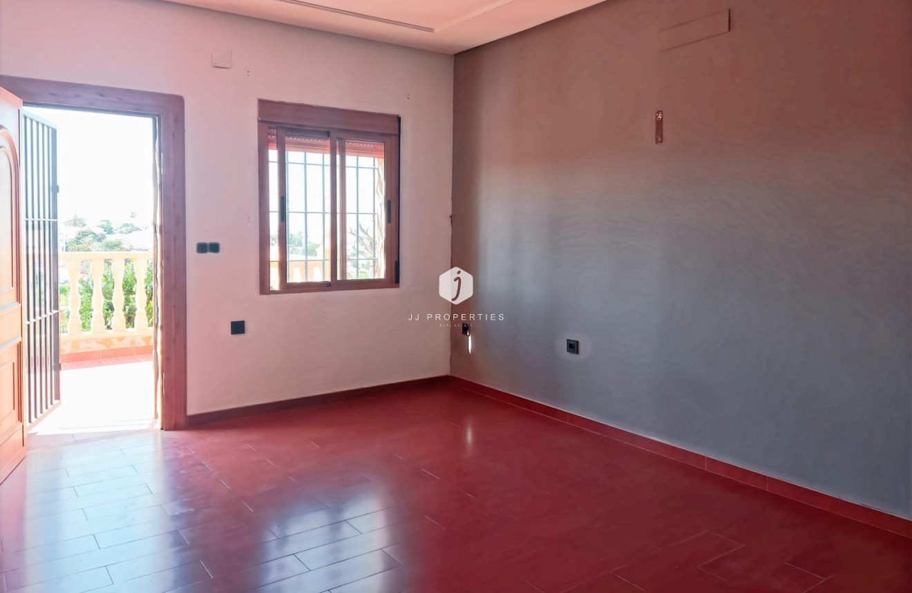 Resale - Villa -
Torrevieja - Costa Blanca